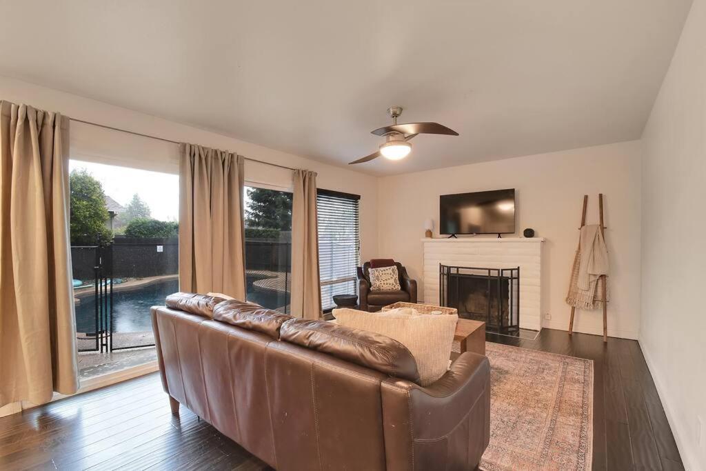 The Charming Home With A Pool يوبا سيتي المظهر الخارجي الصورة
