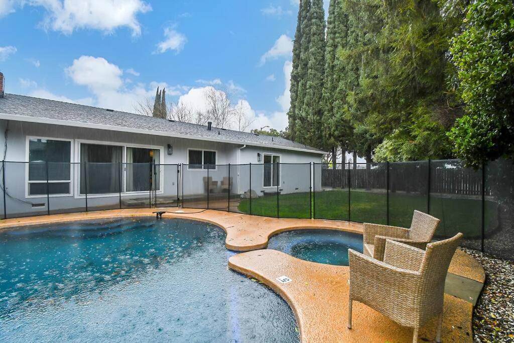 The Charming Home With A Pool يوبا سيتي المظهر الخارجي الصورة